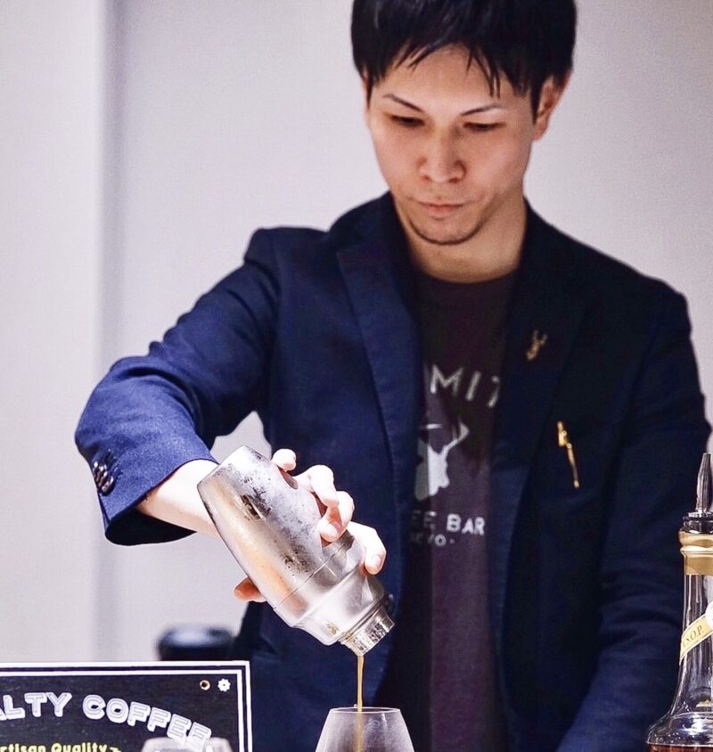 Kyohei Tanaka making cocktail